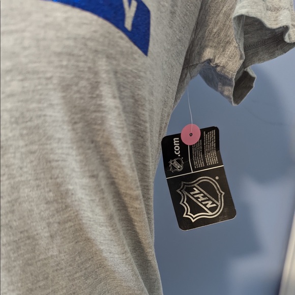 NWT grey Toronto Maple Leafs fitted tee with blue glitter hockey season tshirt - Picture 4 of 5